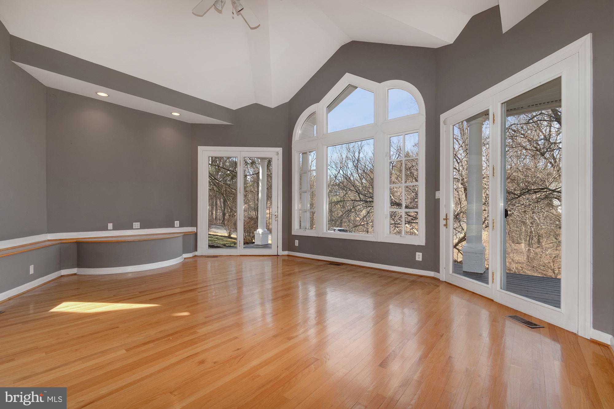 11261 South Glen Road Potomac, MD 20854 - Photo 6 of 55 Two Story Solarium to dream the day away
