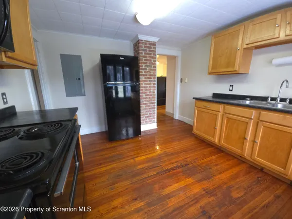 $950 | 413 Davis Street, Clarks Summit, PA 18411