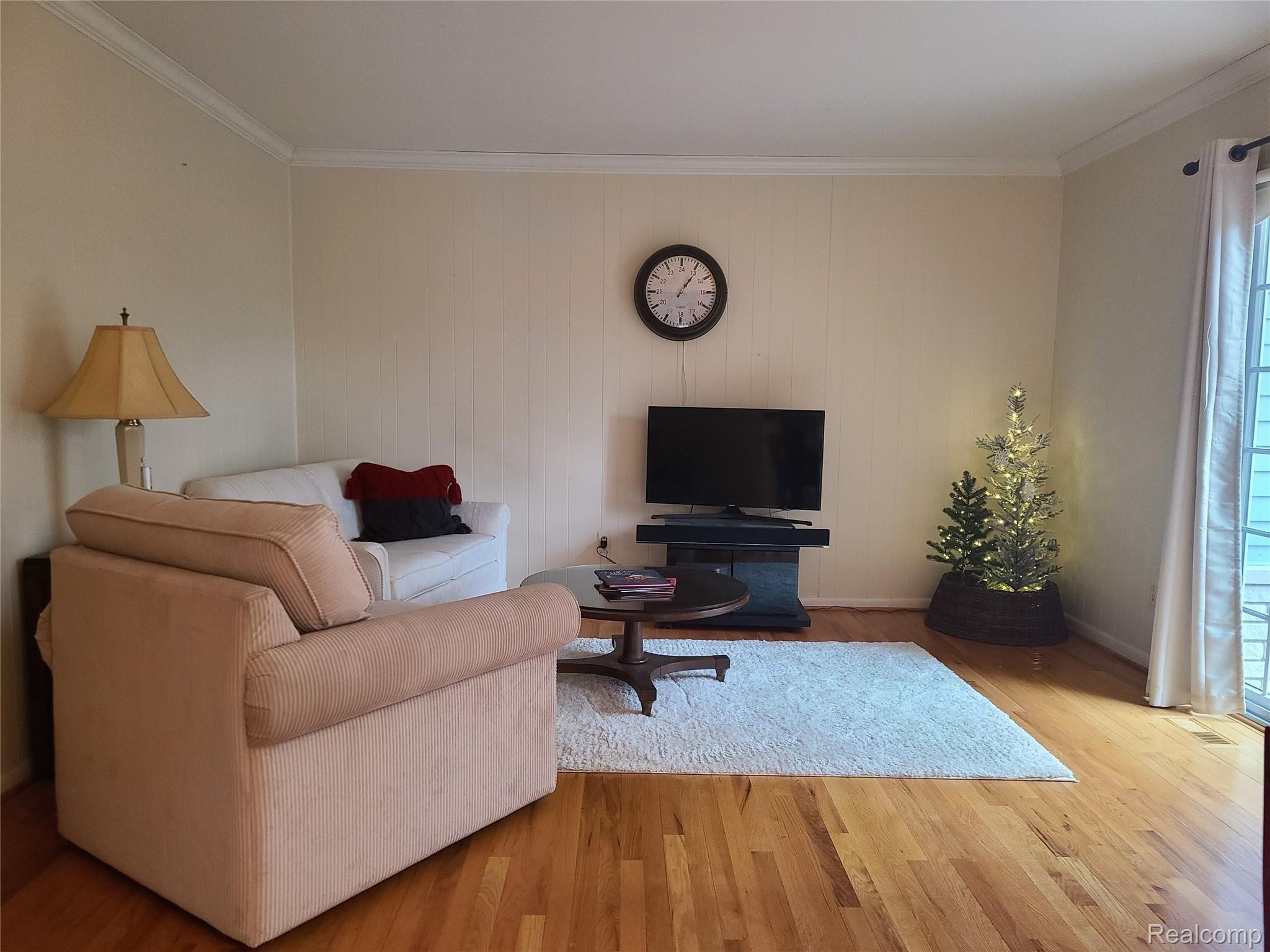 641 Lake Forest Road Rochester, MI 48309 - Photo 15 of 34 Family Room New