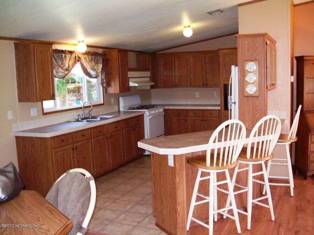 248 Tanner Road Florahome, FL 32140 - Photo 11 of 28 Eat-in Kitchen