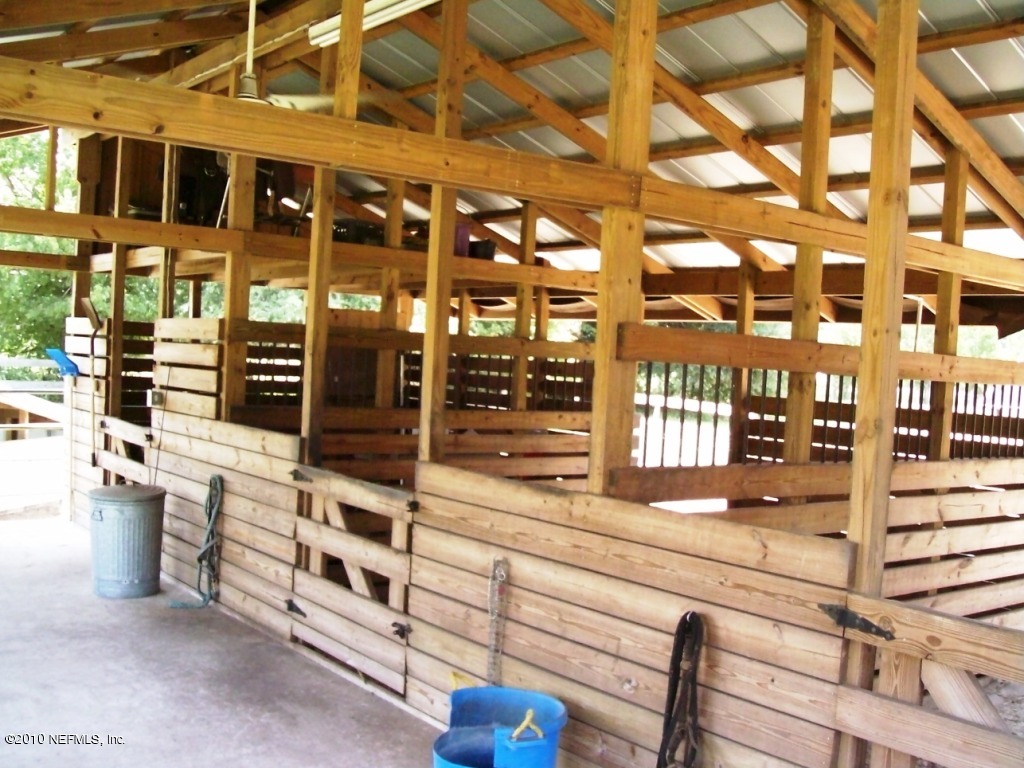 248 Tanner Road Florahome, FL 32140 - Photo 17 of 28 Stalls