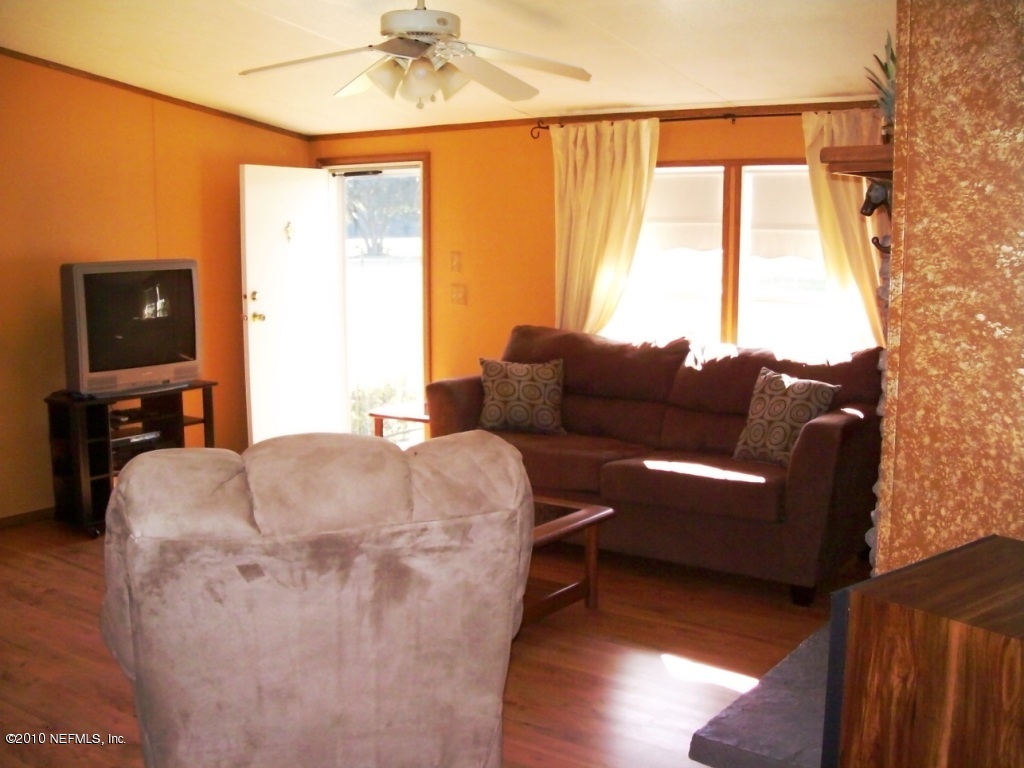 248 Tanner Road Florahome, FL 32140 - Photo 23 of 28 Living Room