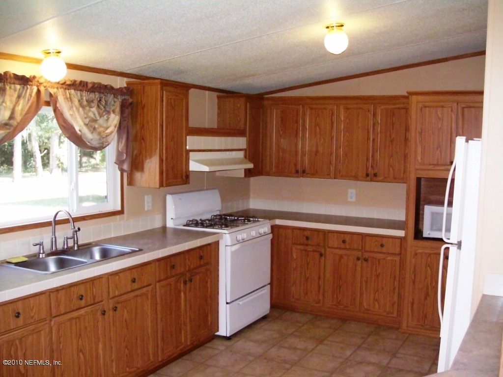 248 Tanner Road Florahome, FL 32140 - Photo 8 of 28 Sunny Kitchen