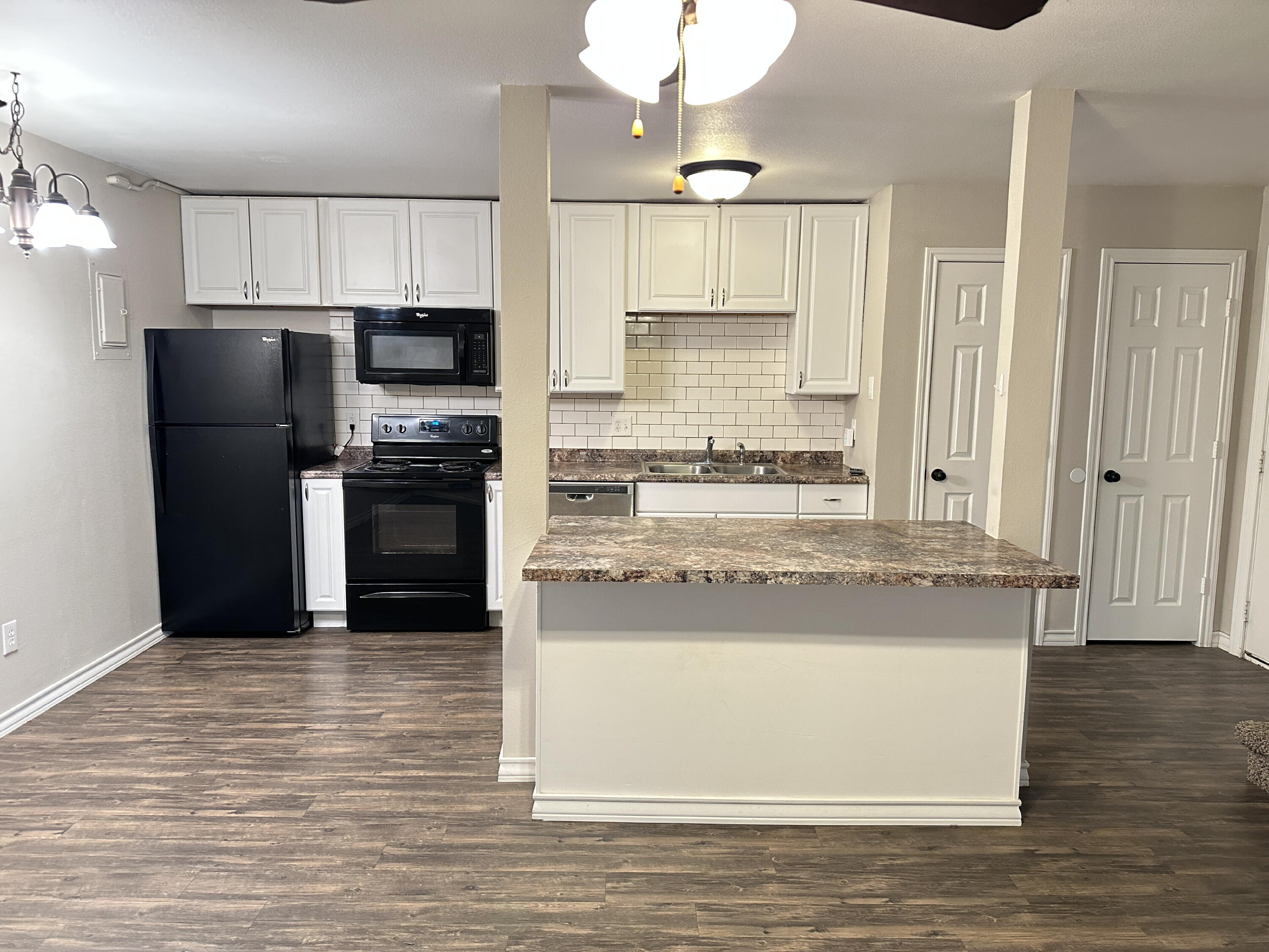 4206 17th Street, Unit 4 Lubbock, TX 79416 - Photo 4 of 9 IMG_3543