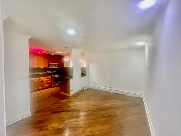 $1,550 | 7306 North Winchester Avenue, Unit 205, Chicago, IL 60626