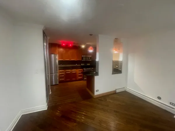 $1,550 | 7306 North Winchester Avenue, Unit 205, Chicago, IL 60626
