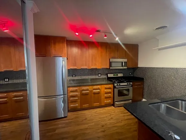 $1,550 | 7306 North Winchester Avenue, Unit 205, Chicago, IL 60626