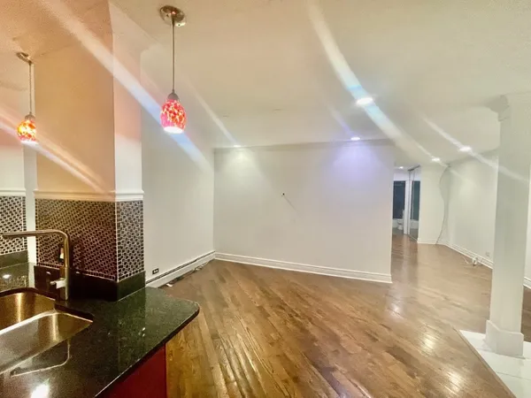 $1,550 | 7306 North Winchester Avenue, Unit 205, Chicago, IL 60626
