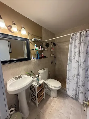 $2,400 | 1950 West 54th Street, Unit 409, Hialeah, FL 33012