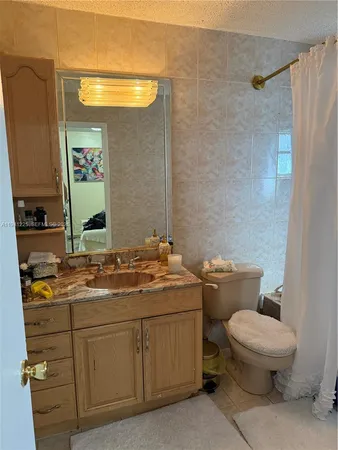 $2,400 | 1950 West 54th Street, Unit 409, Hialeah, FL 33012