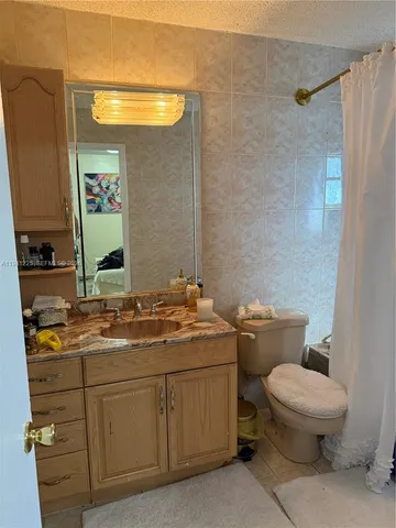 $2,450 | 1950 West 54th Street, Unit 409, Hialeah, FL 33012