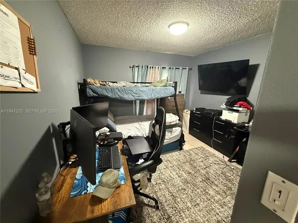 $2,400 | 1950 West 54th Street, Unit 409, Hialeah, FL 33012