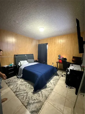 $2,400 | 1950 West 54th Street, Unit 409, Hialeah, FL 33012