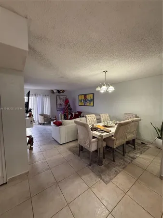 $2,400 | 1950 West 54th Street, Unit 409, Hialeah, FL 33012