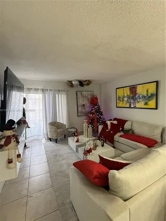 $2,400 | 1950 West 54th Street, Unit 409, Hialeah, FL 33012
