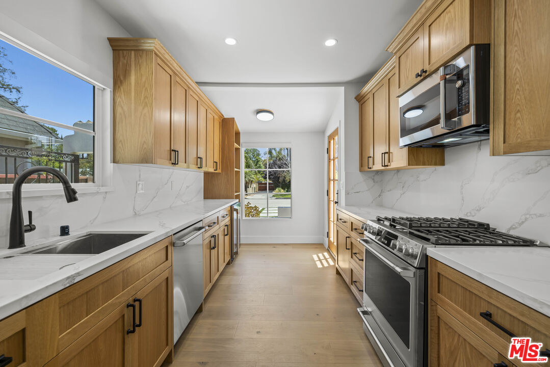 11151 Hortense Street North Hollywood, CA 91602 - Photo 12 of 48