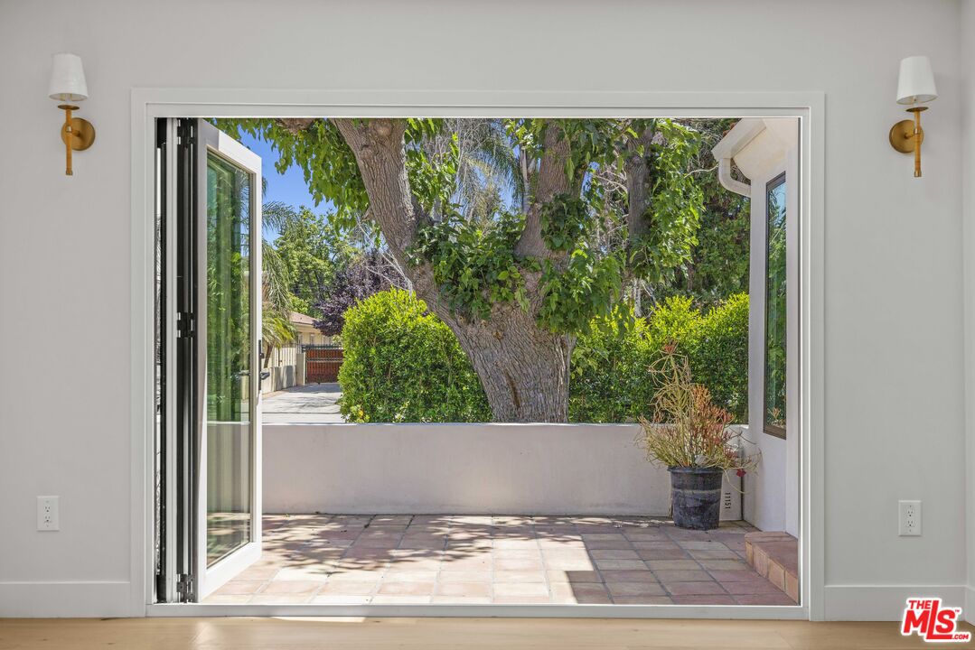 11151 Hortense Street North Hollywood, CA 91602 - Photo 9 of 48