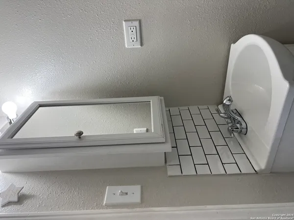 $775 | 825 West Russell Place, Unit 3, San Antonio, TX 78212