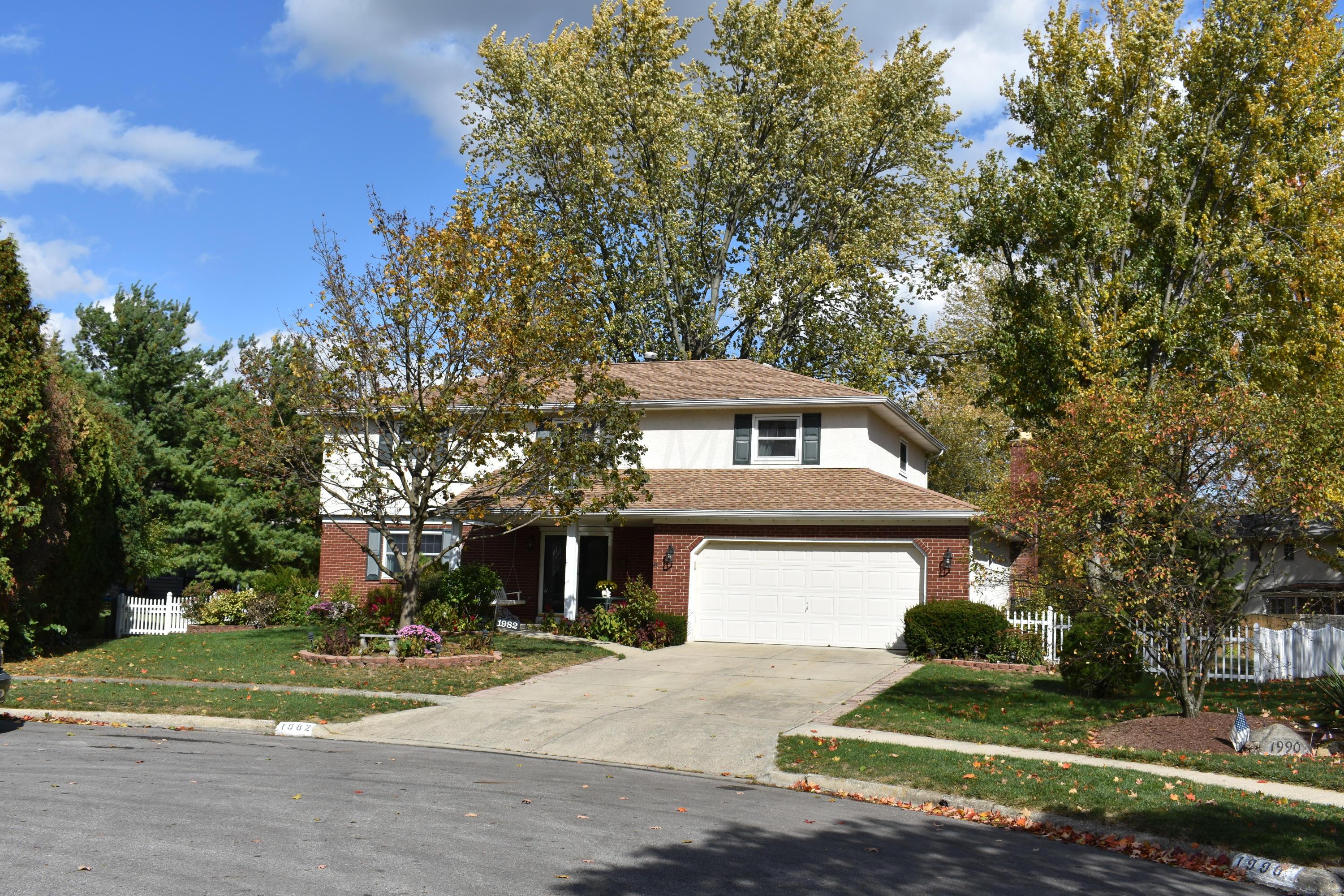 1982 Oak Point Circle Columbus, OH 43229 - Photo 1 of 24