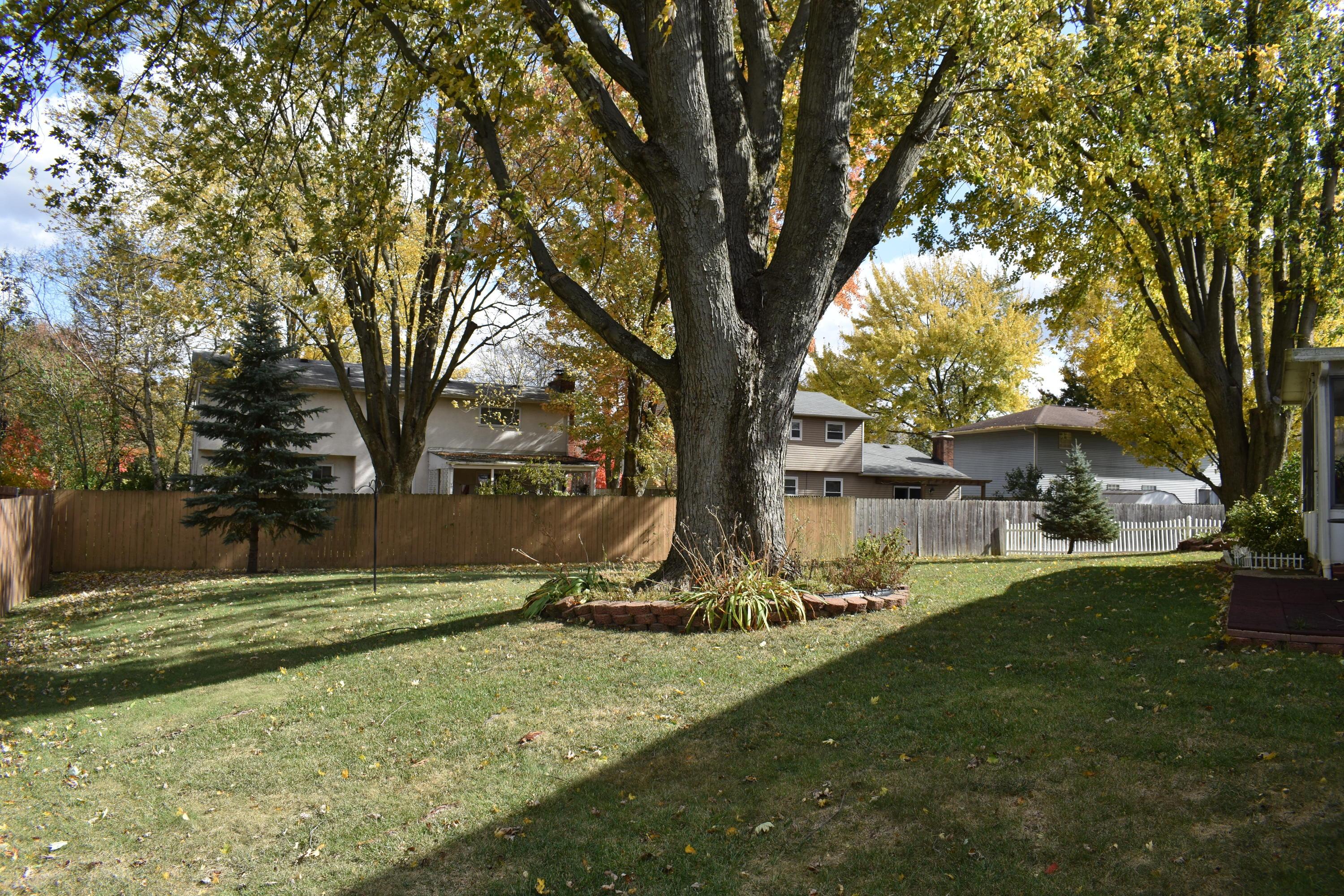 1982 Oak Point Circle Columbus, OH 43229 - Photo 22 of 24