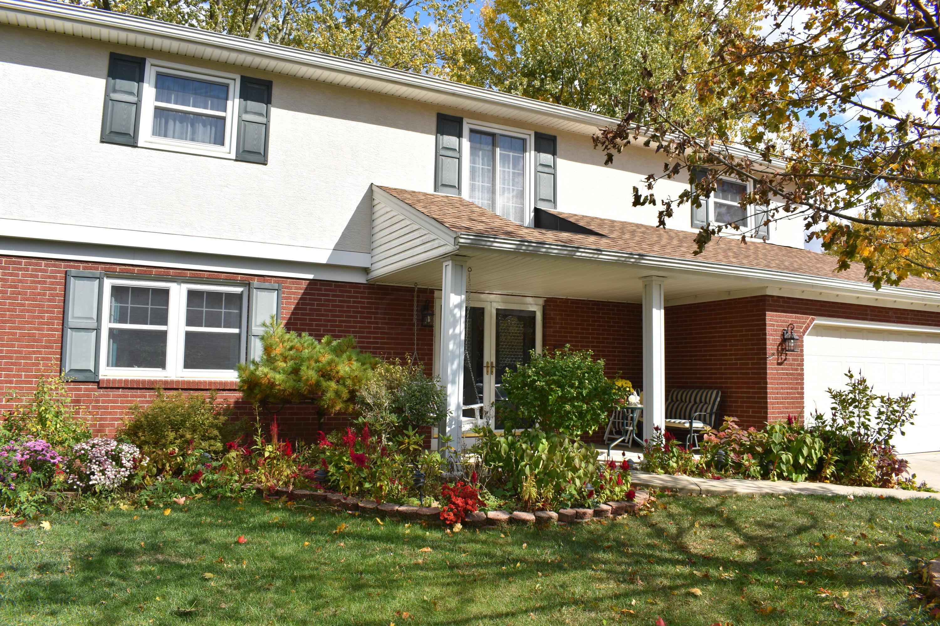 1982 Oak Point Circle Columbus, OH 43229 - Photo 3 of 24