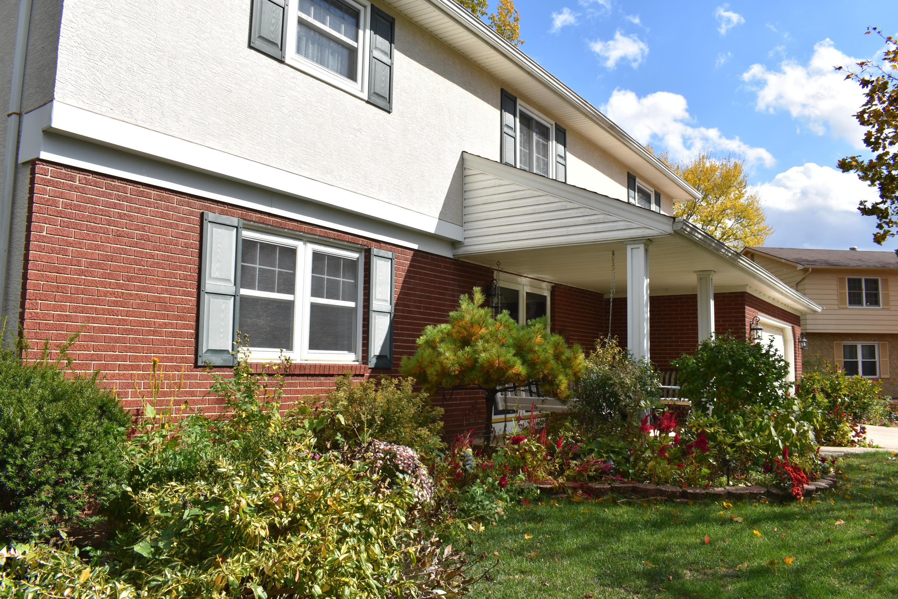 1982 Oak Point Circle Columbus, OH 43229 - Photo 4 of 24