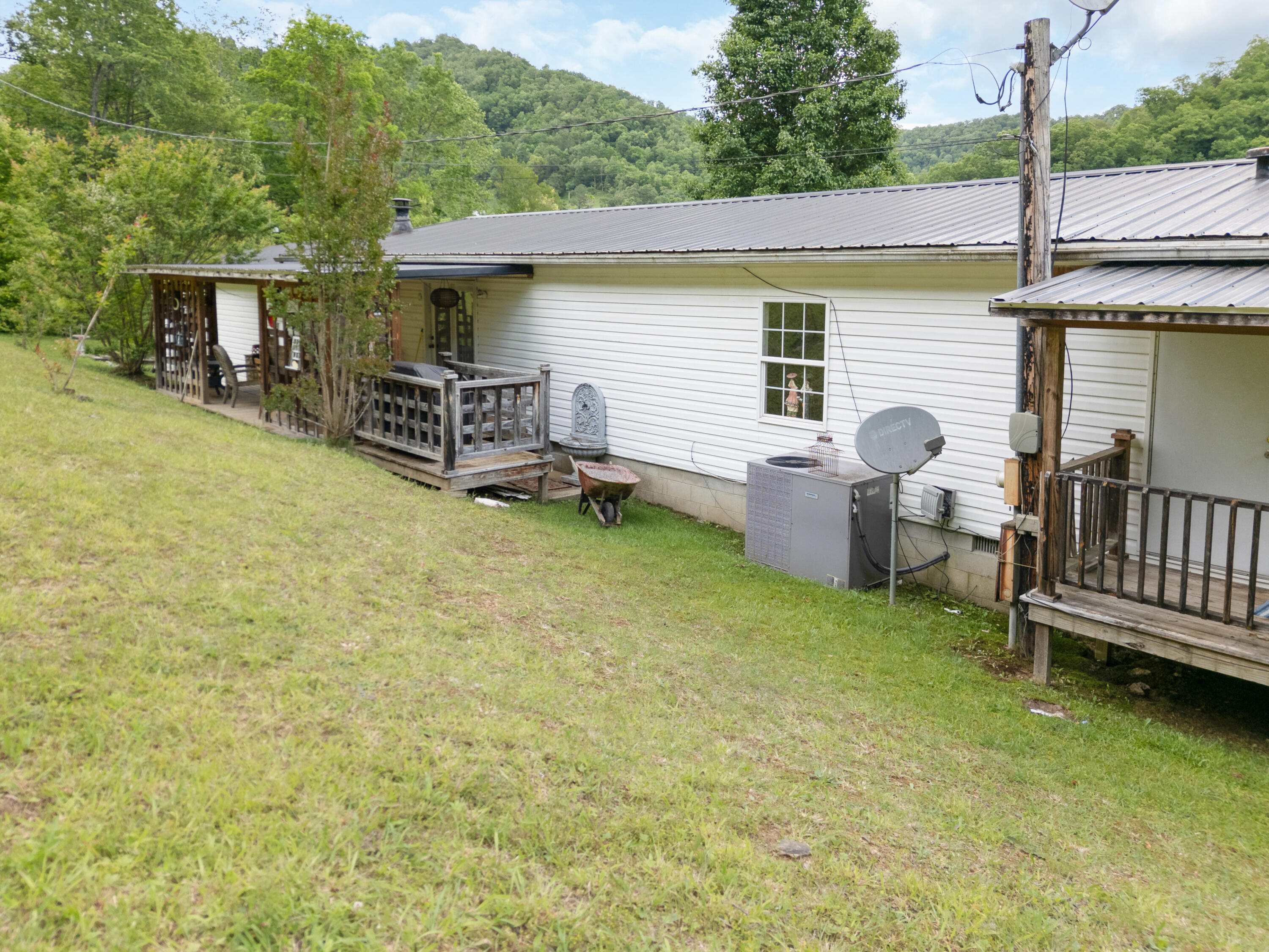 704 Clear Water Road Wayland, KY 41666 - Photo 6 of 35 jch-way-0237