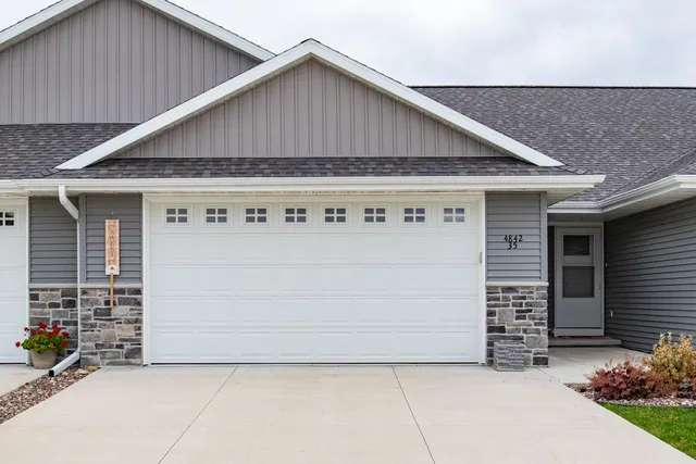 $332,900 | 4842 North Marlo Way, Unit 35, Appleton, WI 54913