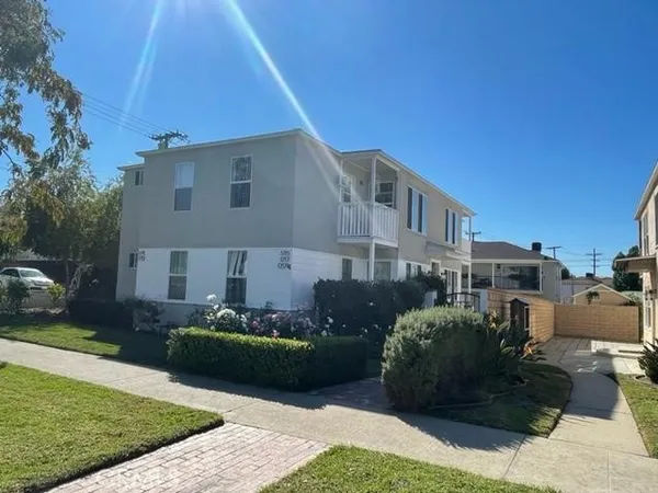 $3,195 | 1715 North Glenoaks Boulevard, Burbank, CA 91504
