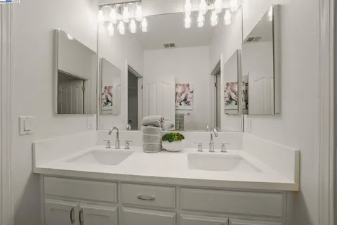 $999,949 | 1708 Latigo Lane, Healdsburg, CA 95448