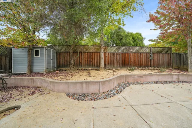 $999,949 | 1708 Latigo Lane, Healdsburg, CA 95448