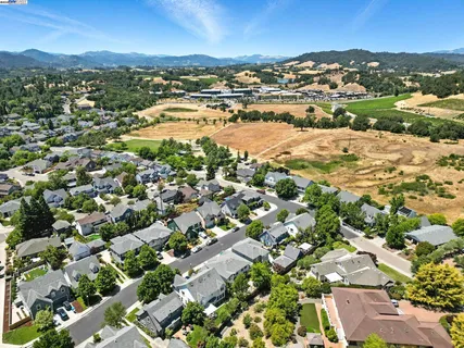 $999,949 | 1708 Latigo Lane, Healdsburg, CA 95448