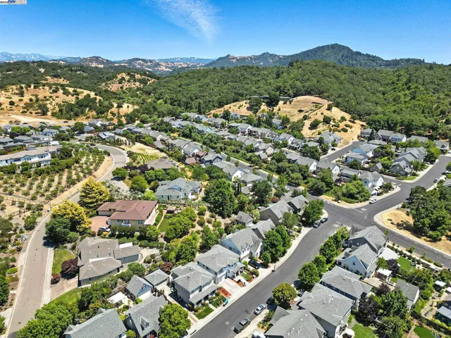 $999,949 | 1708 Latigo Lane, Healdsburg, CA 95448