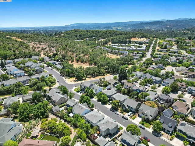 $999,949 | 1708 Latigo Lane, Healdsburg, CA 95448