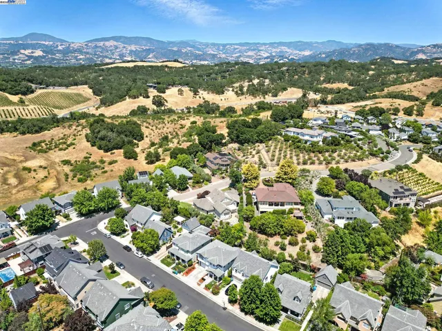 $999,949 | 1708 Latigo Lane, Healdsburg, CA 95448