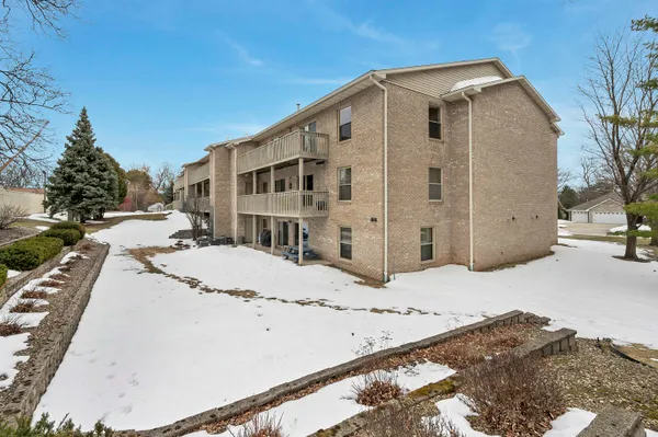 $329,900 | 1600 Rustic Oaks Court, Unit 28, Green Bay, WI 54301