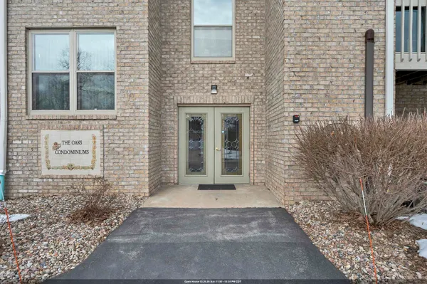 $339,900 | 1600 Rustic Oaks Court, Unit 28, Green Bay, WI 54301