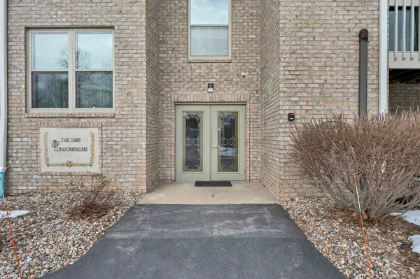 $339,900 | 1600 Rustic Oaks Court, Unit 28, Green Bay, WI 54301