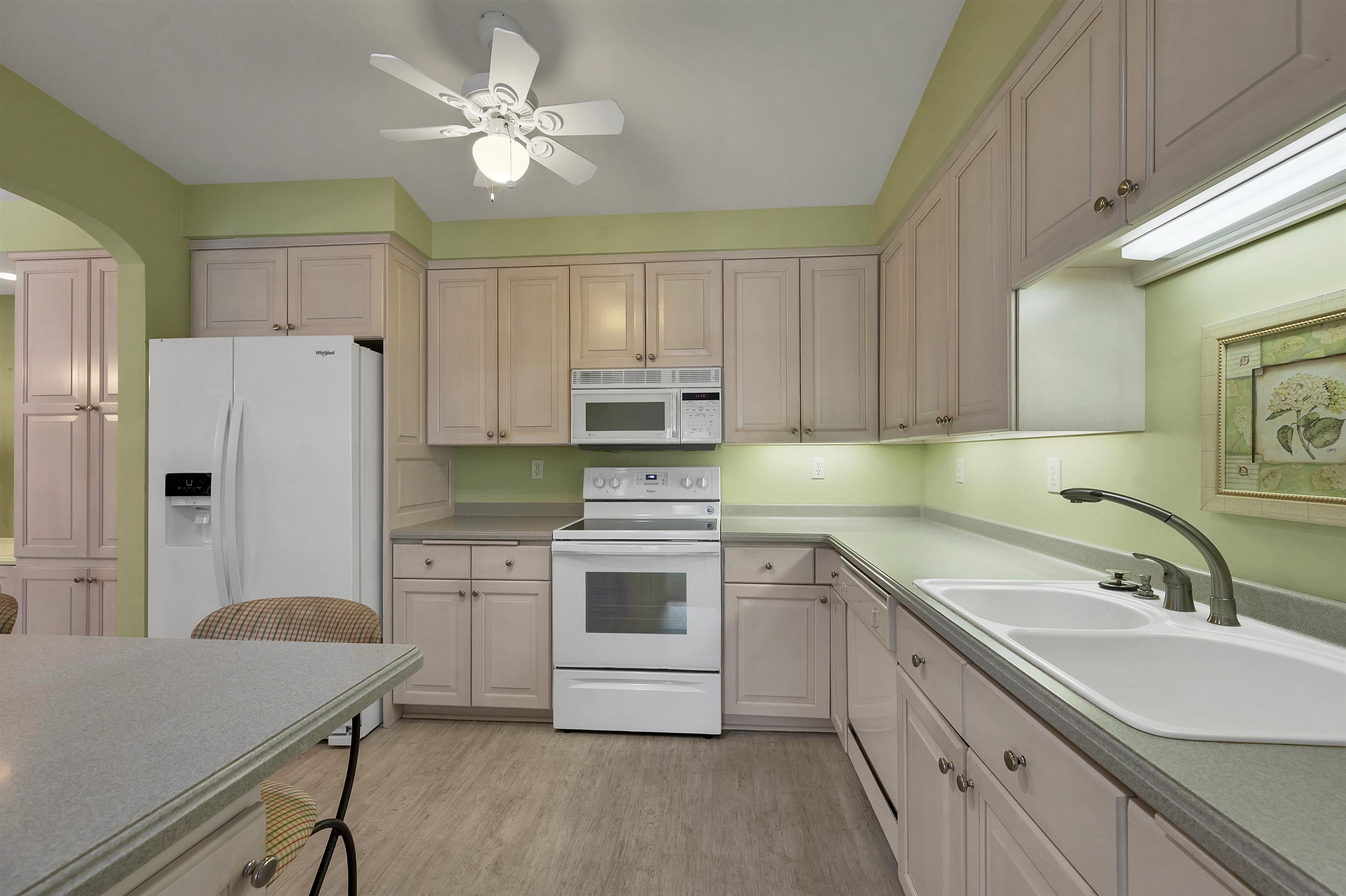 1600 Rustic Oaks Court, Unit 28 Green Bay, WI 54301 - Photo 18 of 45