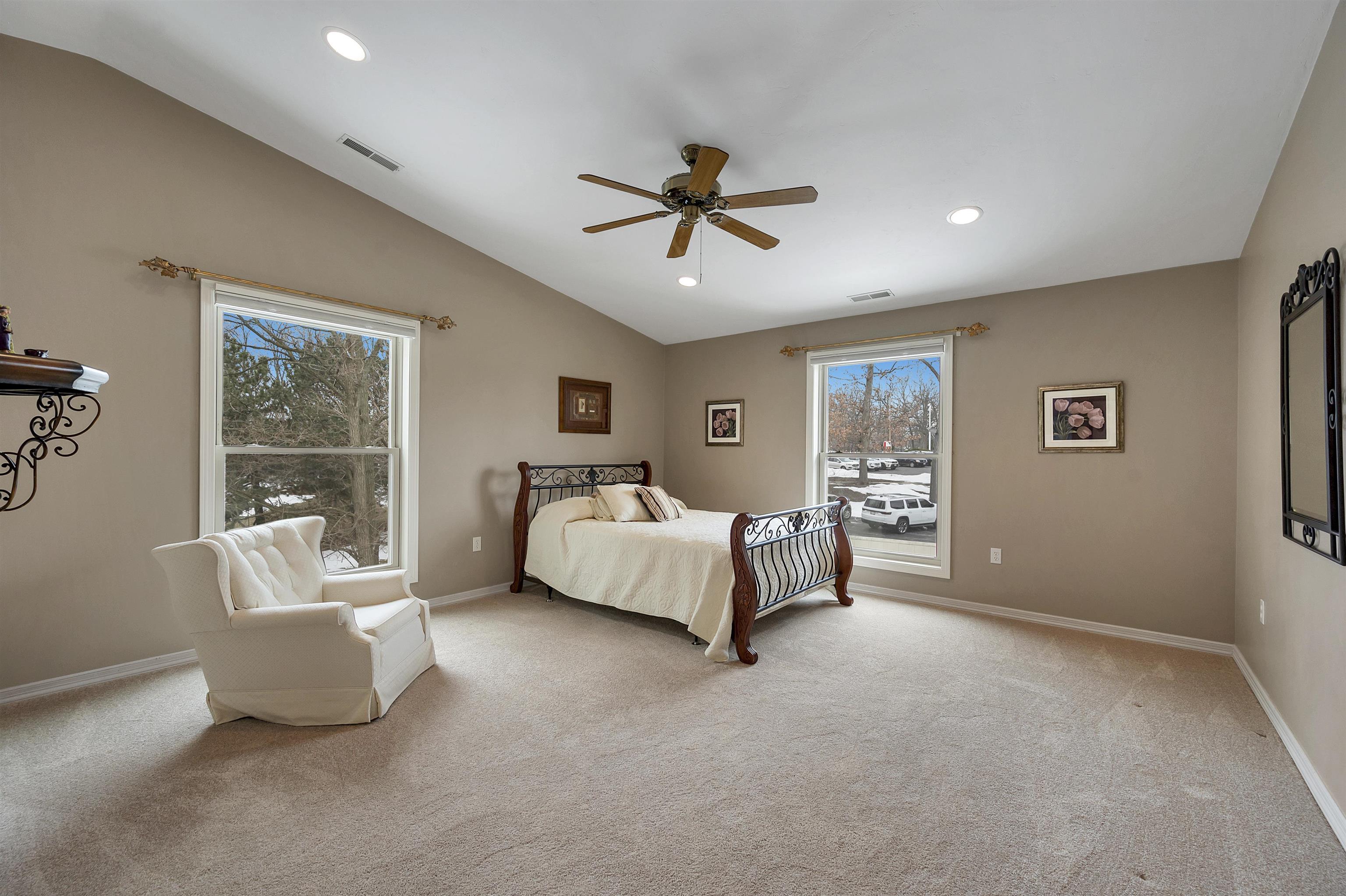 1600 Rustic Oaks Court, Unit 28 Green Bay, WI 54301 - Photo 3 of 45