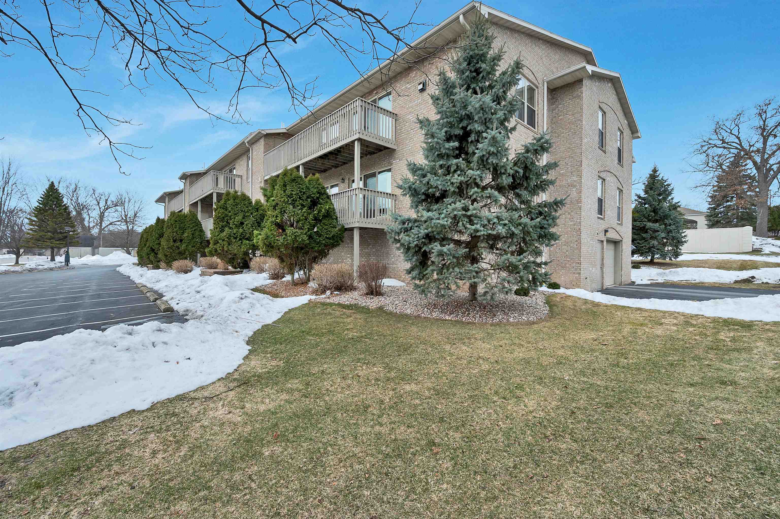 1600 Rustic Oaks Court, Unit 28 Green Bay, WI 54301 - Photo 39 of 45