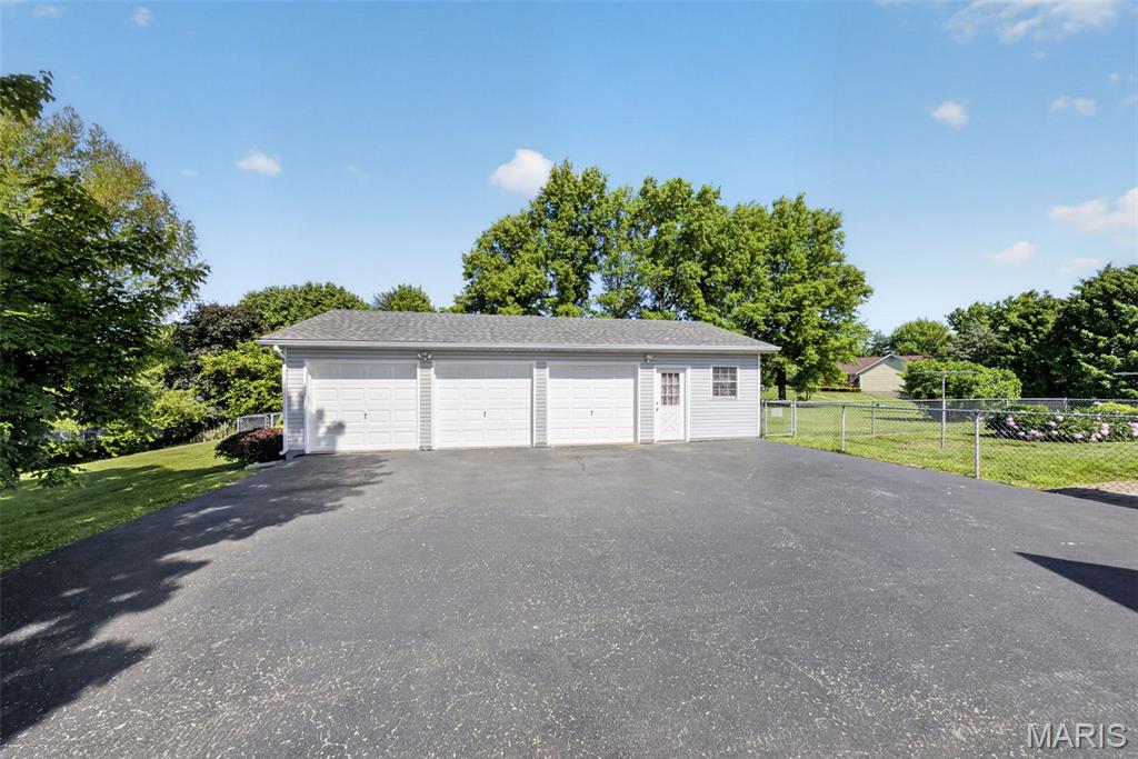 3909 Shackelford Road Florissant, MO 63034 - Photo 6 of 44