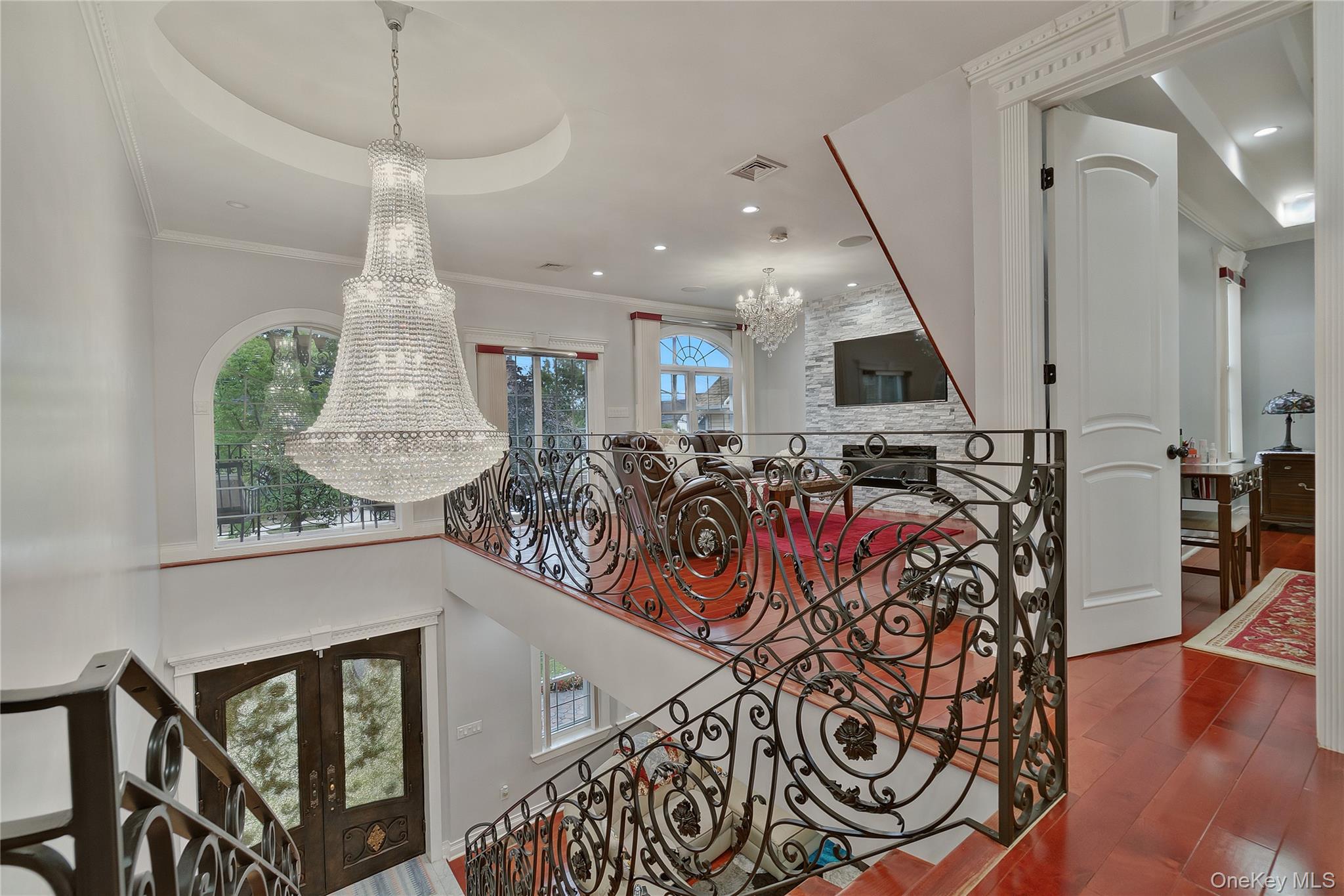 193-19 109th Road Queens, NY 11412 - Photo 11 of 27 a view of entryway