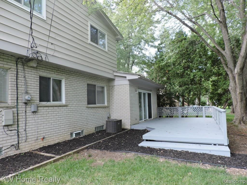 7163 Stonebrook Road West Bloomfield, MI 48322 - Photo 3 of 46 Rear North View.jpg