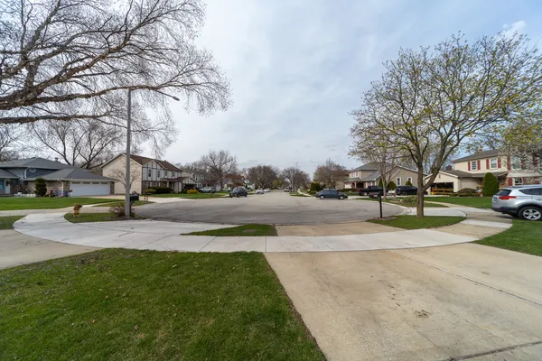 $539,900 | 1201 Scarlet Drive, Addison, IL 60101