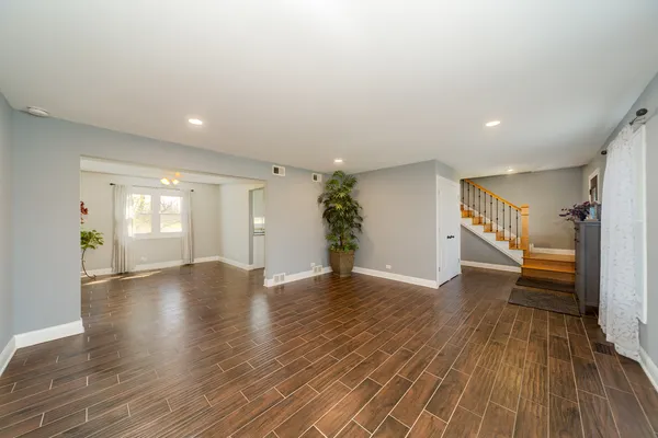 $539,900 | 1201 Scarlet Drive, Addison, IL 60101