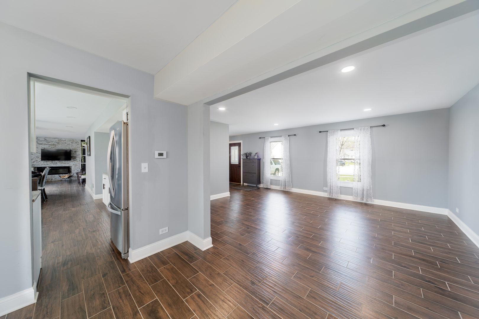 1201 Scarlet Drive Addison, IL 60101 - Photo 3 of 19