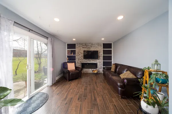 $539,900 | 1201 Scarlet Drive, Addison, IL 60101