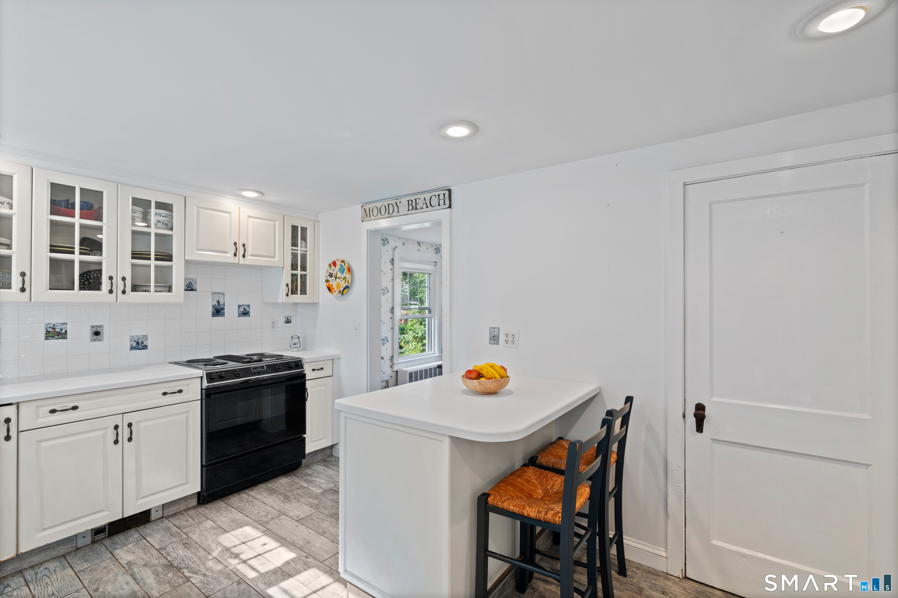 16 Lynde Street Old Saybrook, CT 06475 - Photo 14 of 30