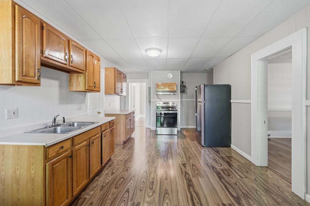 55 Chestnut Street, Unit 1 Holyoke, MA 01040 - Photo 2 of 20